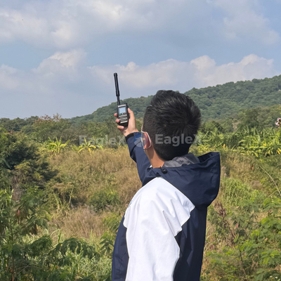 ১৫০০-২০০০ মিটার প্রাথমিক সতর্কতা হ্যান্ডহেল্ড এফপিভি ড্রোন ডিটেক্টর সনাক্তকরণ ৮০০ মেগাহার্টজ ১৫০০ মেগাহার্টজ ২৪০০ মেগাহার্টজ ৫৮০০ মেগাহার্টজ